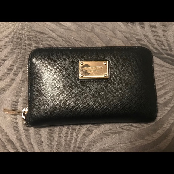 Michael Kors Handbags - Michael kors wallet